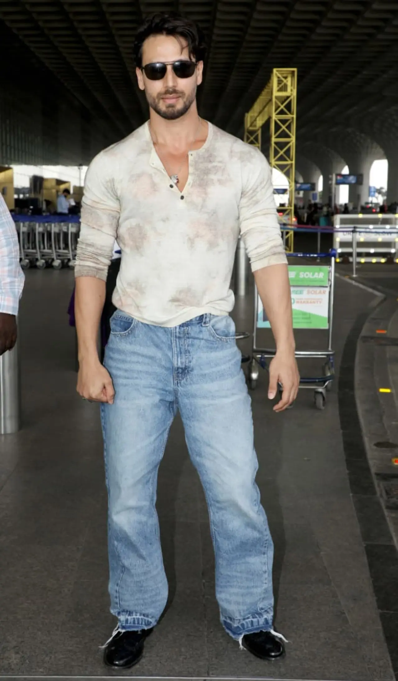 <p>Tiger Shroff was spotted at the airport as he flew out of the city.</p> <p>Tiger Shroff was spotted at the airport as he flew out of the city.</p>